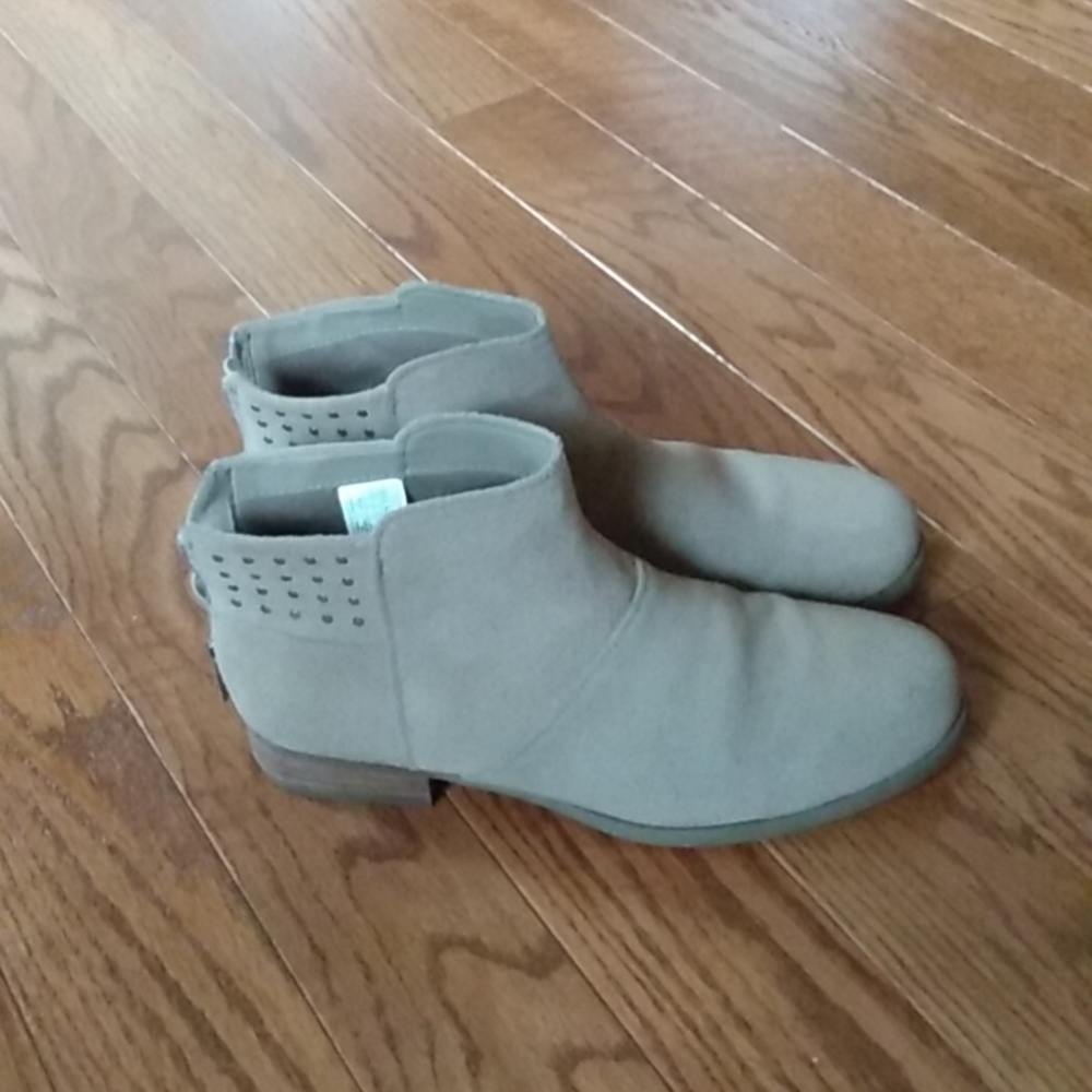 Pair of tan Suede Kookaburra Booties